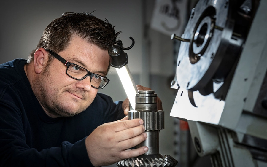 Instandhaltungsarbeiten an einem Getriebe